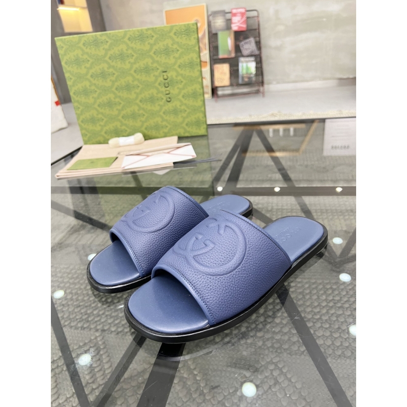 G*u*i slippers